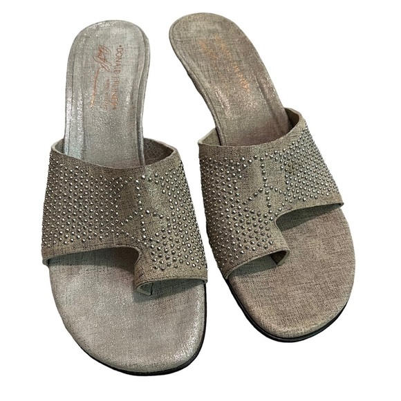 Donald J Pliner Mule Heels Peace Sign Studded Beige Size 9.5 - Picture 2 of 13